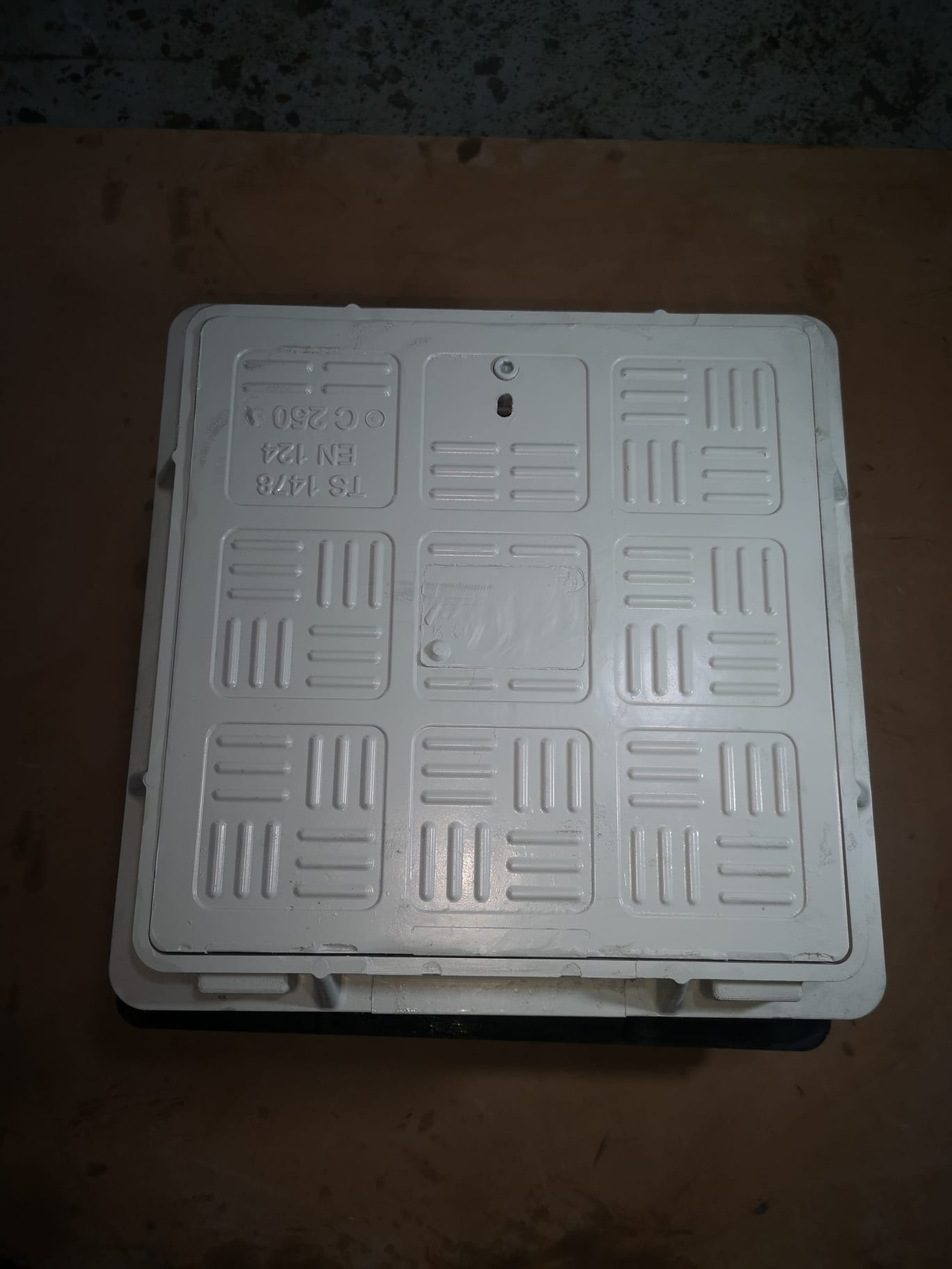 FK507 - C250 50x50 Composite Manhole Cover